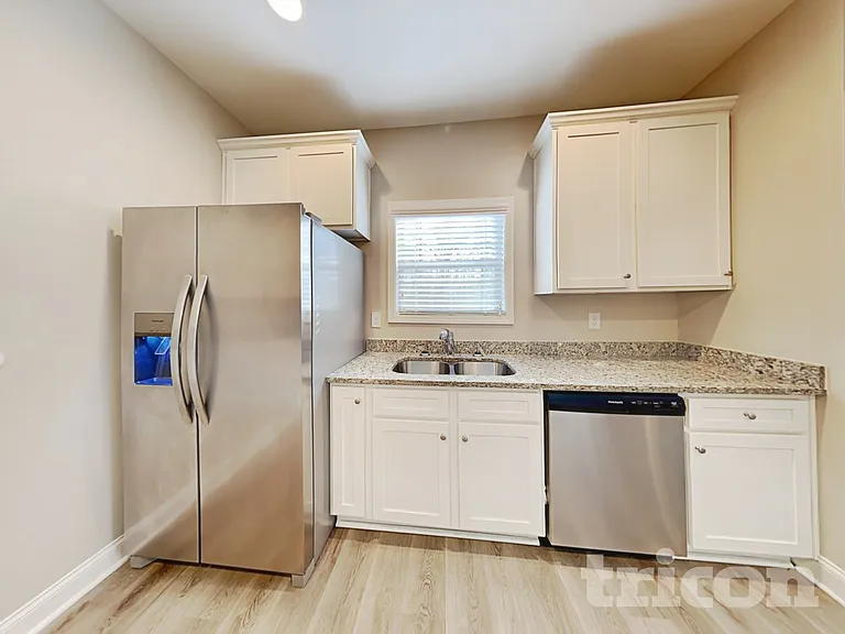 821 Crescent Way — Photo 7