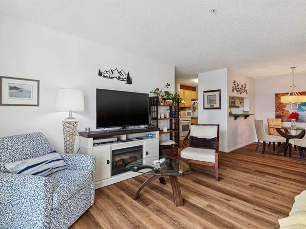 2022 W Canyon Meadows Dr SE #106, Calgary, AB T2J 7H1