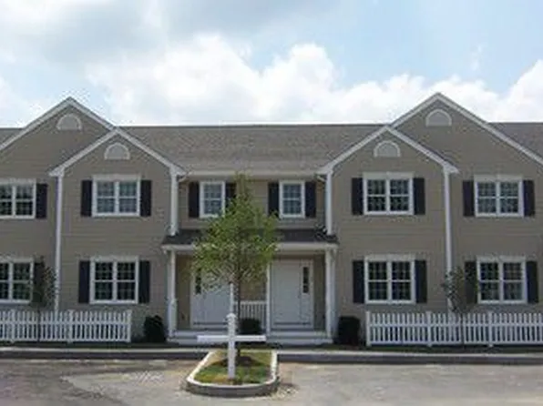 33 Freedom Cir, Pembroke, MA 02359