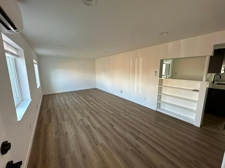 112 5th St #101 — Photo 3