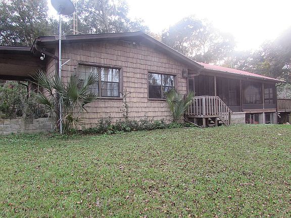 Front of house (Faces lake) 