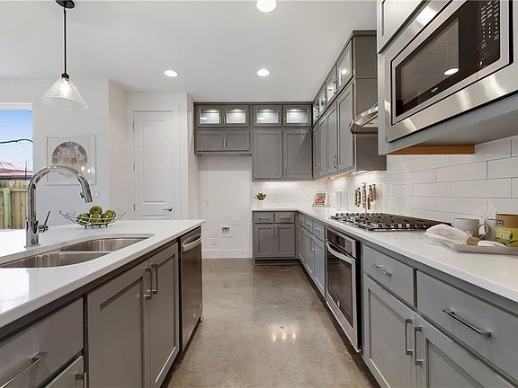 4th image of 3709B Garden Villa Ln