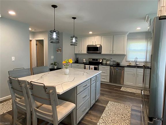 3rd image of 6748 Eastgate Dr