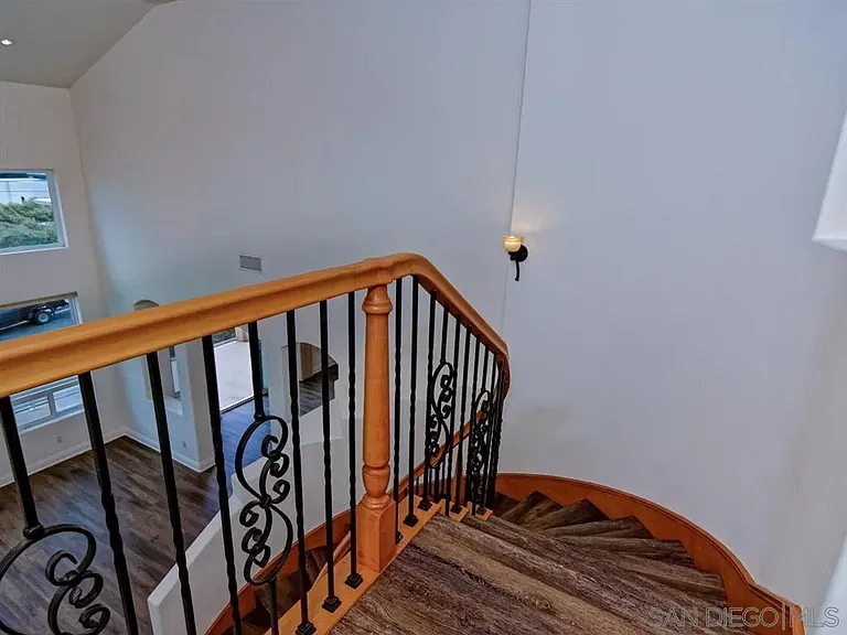 1820 Malden St — Photo 10