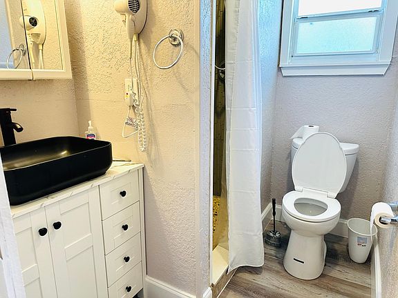 4th image of 439 N Grandview Ave #4