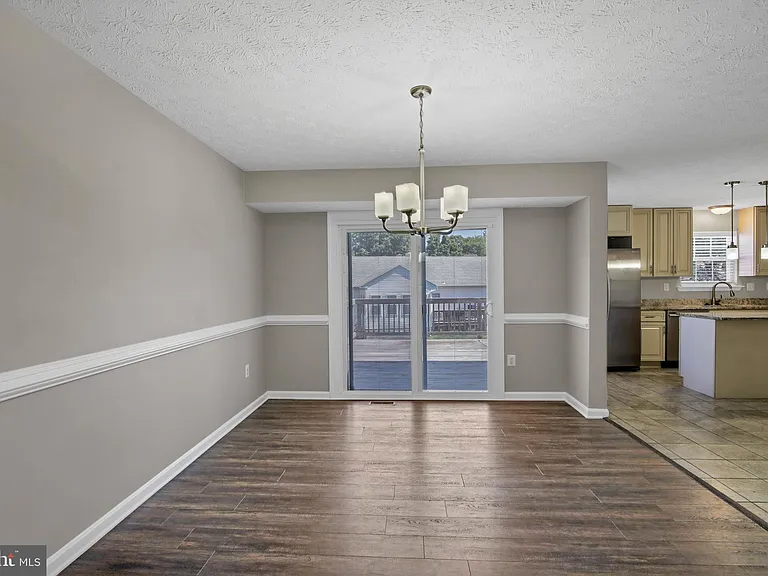 10886 Moore St — Photo 10