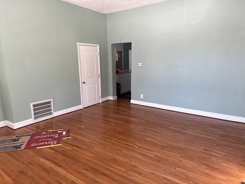 Spacious two bedroom apartment freshly remodeled. — Photo 3