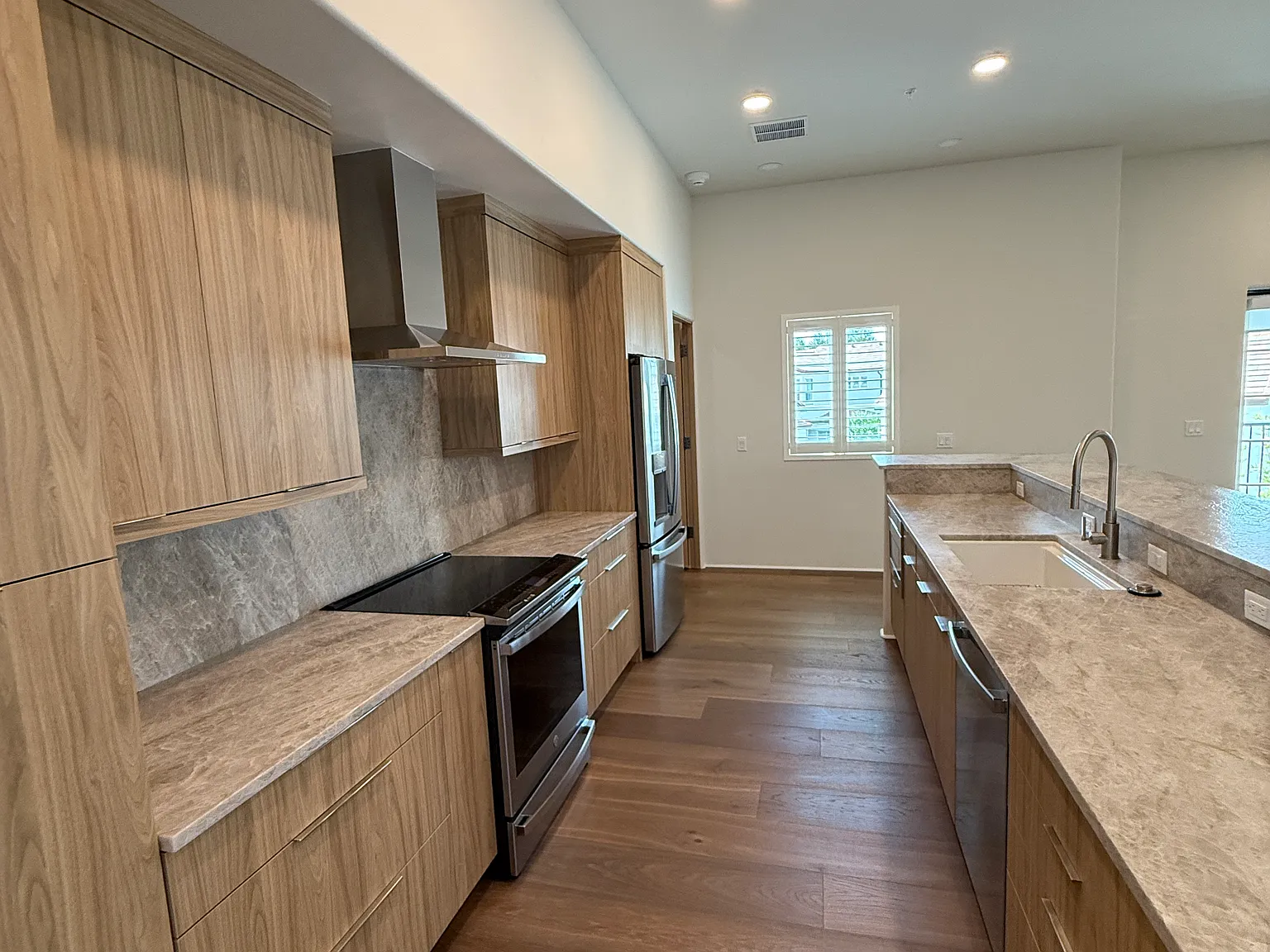 2 bed, 2.5 bath, 1532 sqft, $6,000 — Photo 4