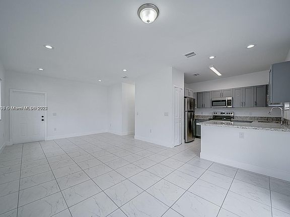 3rd image of 14708 NE 7th Ave #14710