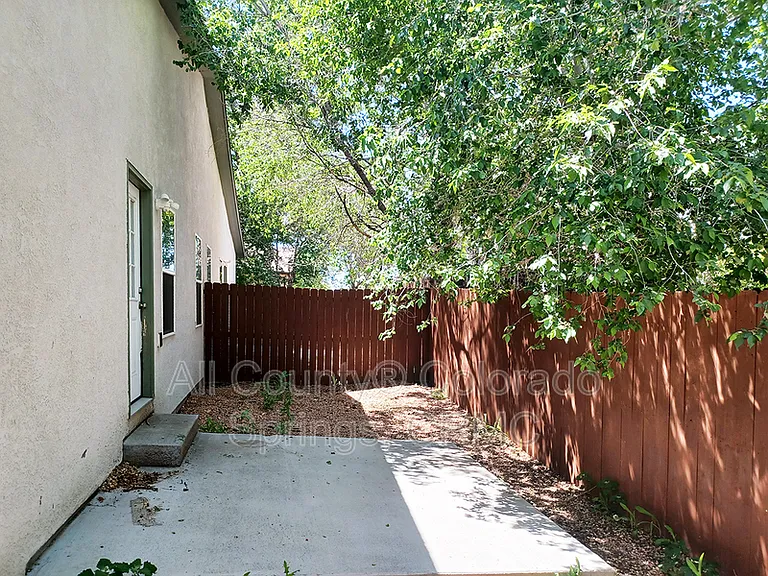 53 Royal Crest Dr — Photo 27