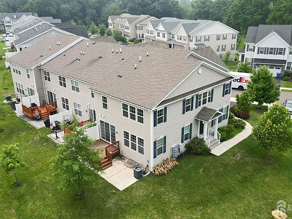 4th image of 47 Begonia Ln