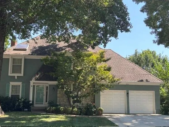 8543 Hallet St, Lenexa, KS 66215