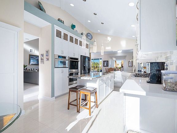 Light & bright kitchen