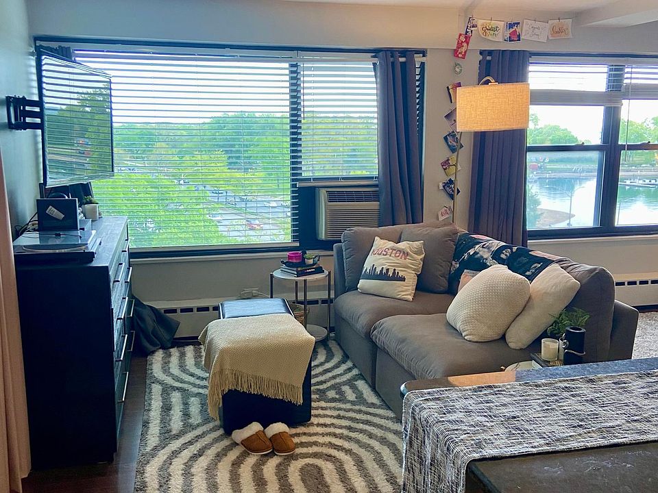 1st image of 3410 N Lake Shore Dr APT 7C