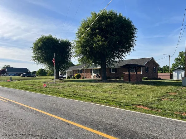 1913 Nebo Rd, Boonville, NC 27011