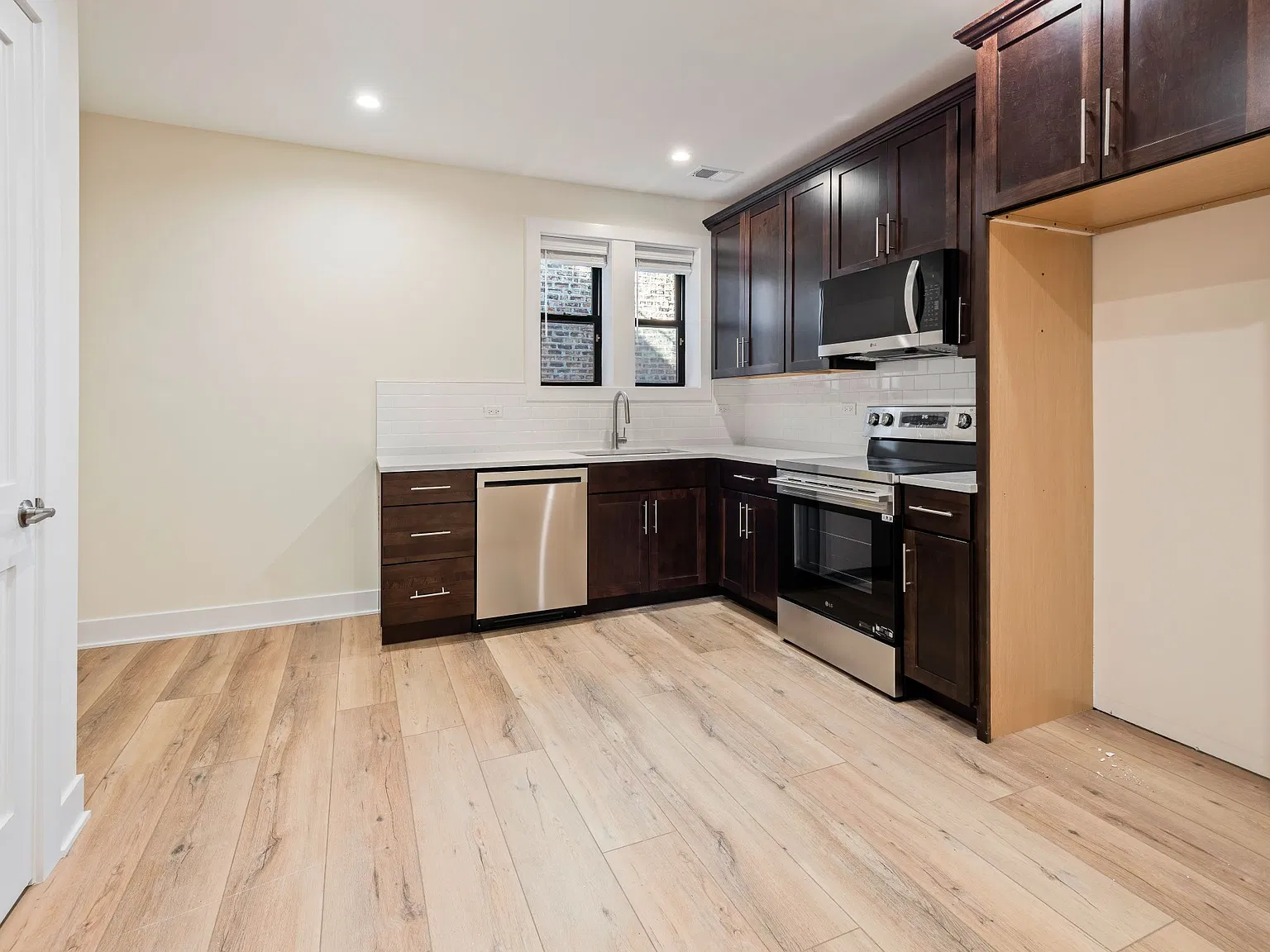 1248-1252 W Addison St - 1250 1B — Photo 3