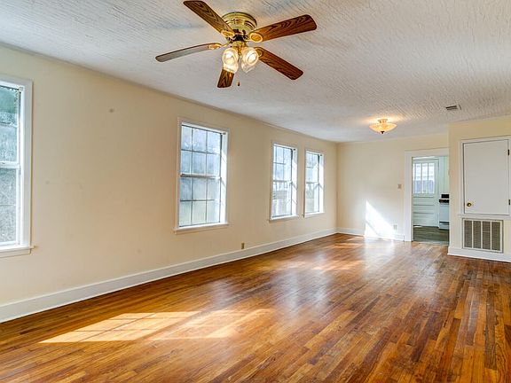5th image of 1109 Corinne St