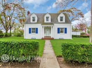 6 Beverly Pkwy, Freeport, NY 11520