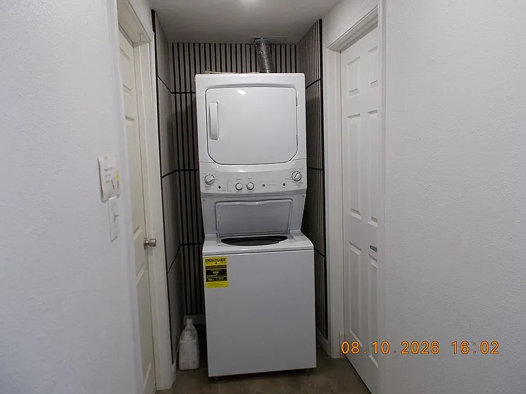 135 E 6th Ave #5 — Photo 8