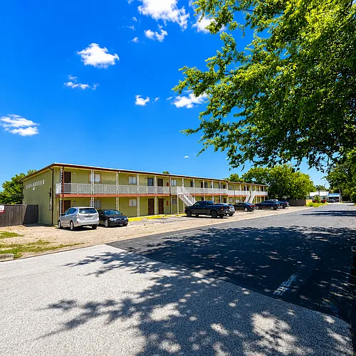 Highlander Apartments Photo 1