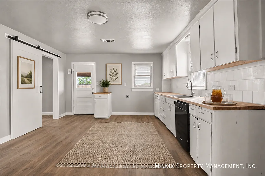 3 bedroom Ralls, TX | 1302 Ave E. — Photo 2