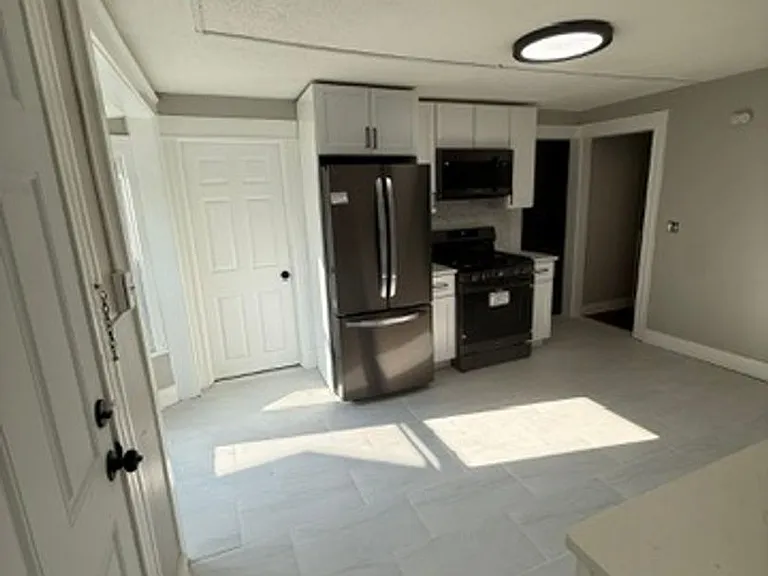 82 Bartholomew St — Photo 2