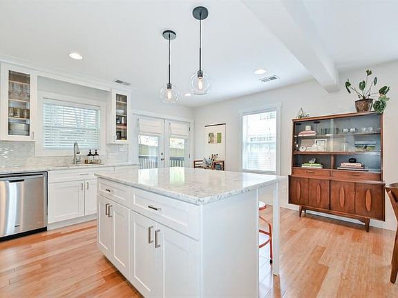 2nd image of 2759 Fraser St SE