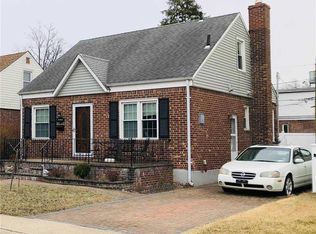 33 Jara Ct, New Hyde Park, NY 11040