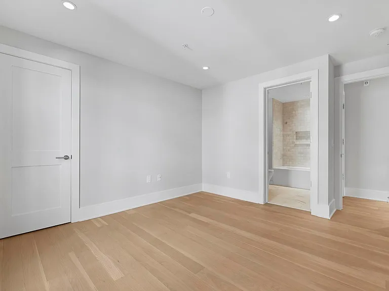 2225 California St NW #302 — Photo 16