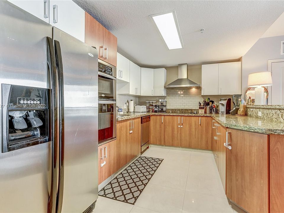 1st image of 170 SE 14th St #1608E