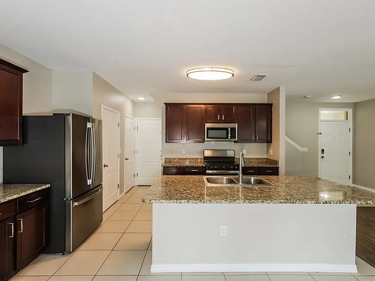 1813 Greenwood Valley Dr — Photo 3