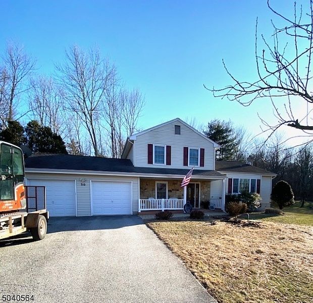 1st image of 30 Stratfordshire Dr