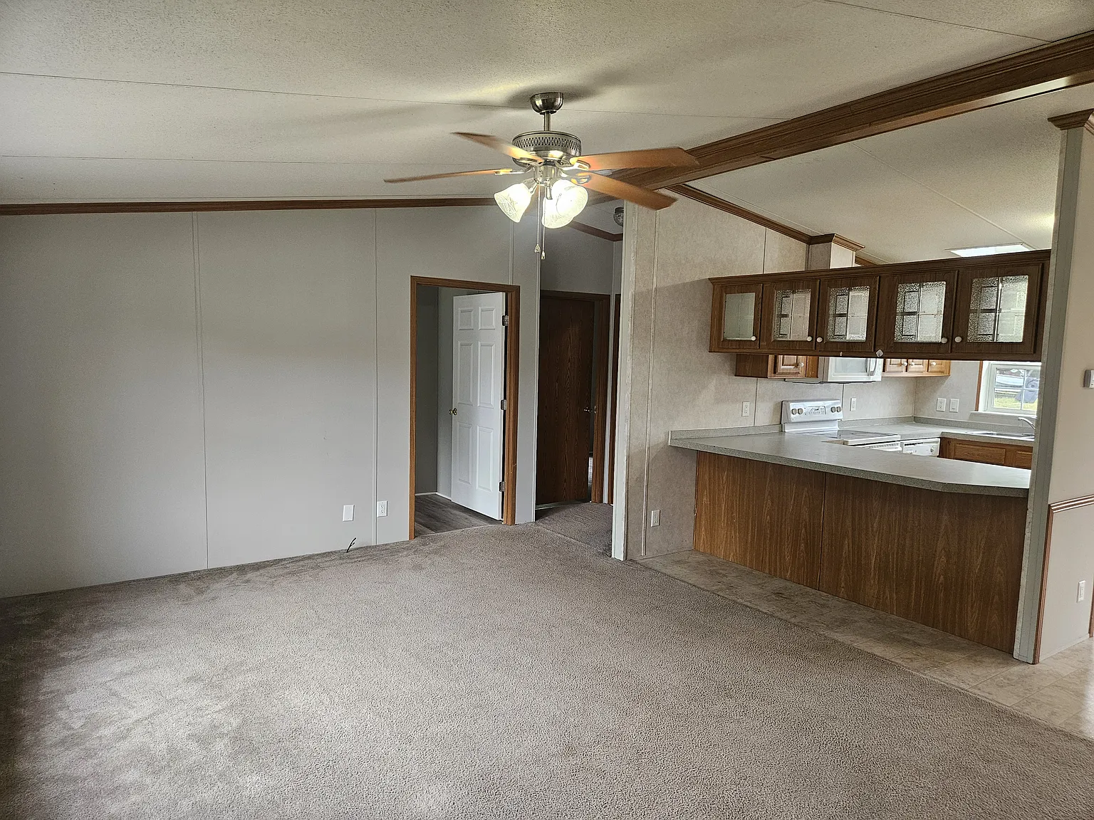 3 bed, 1350 sqft, $1,700 — Photo 2