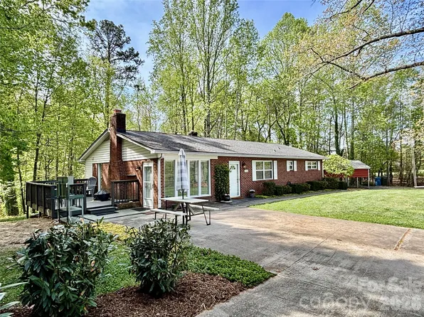 2730 4th Street Pl NW, Hickory, NC 28601