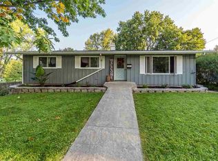 631 10th St, Baraboo, WI 53913