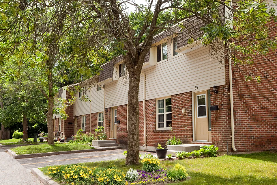 Tamarack Woods Townhouses — Photo 3
