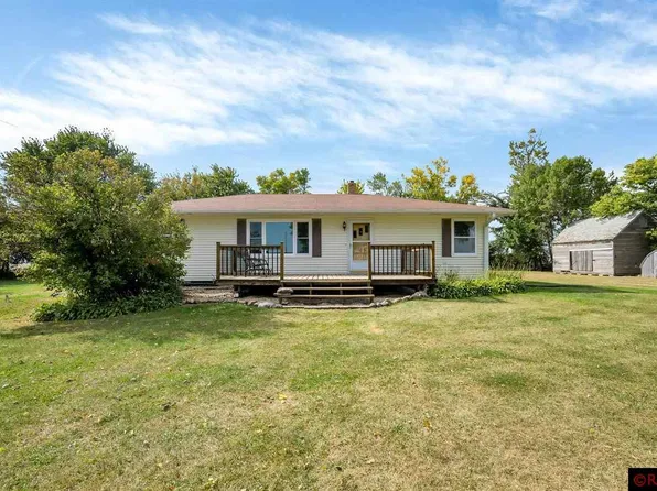 9427 330th Ave, Blue Earth, MN 56013