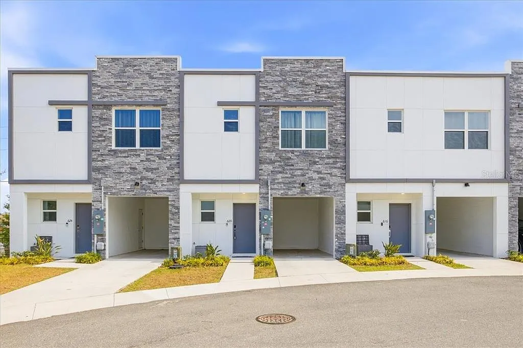3 bed, 2.5 bath, 1493 sqft, $2,650 — Photo 1