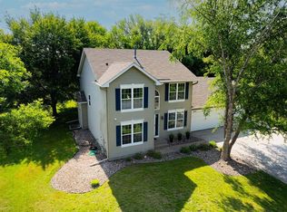 8162 Greenbriar Ln, Woodbury, MN 55125