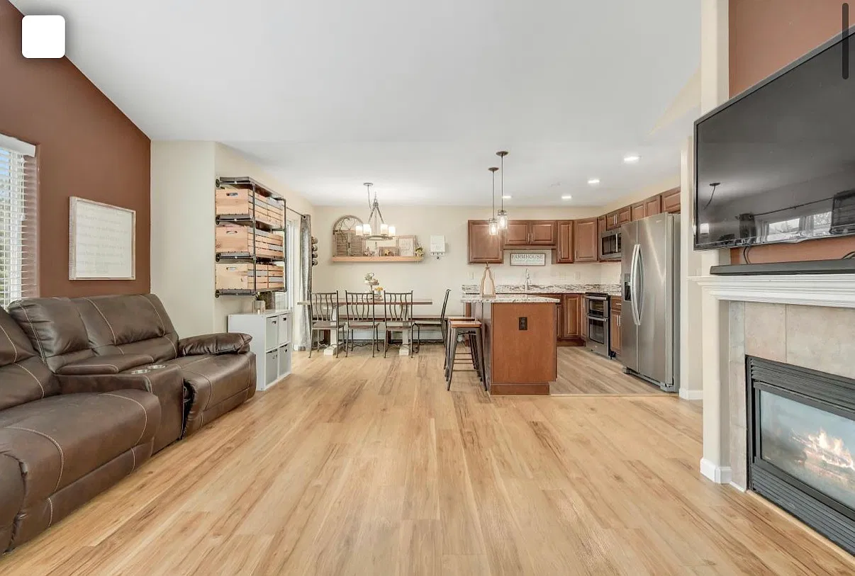 3 bed, 1366 sqft, $2,700 — Photo 4