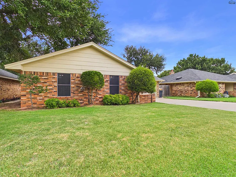 4844 Matterhorn Dr — Photo 3