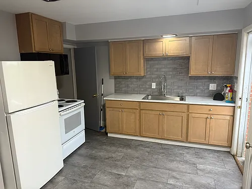 905 North Meadows Court - D Photo 1