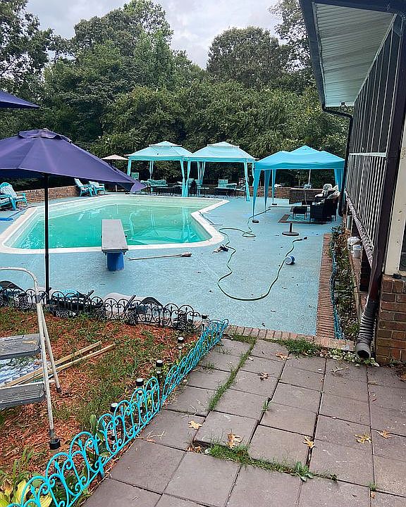 1st image of 5461 Walker Rd