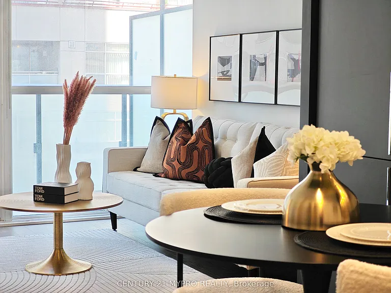 15 Grenville St #1007 — Photo 9