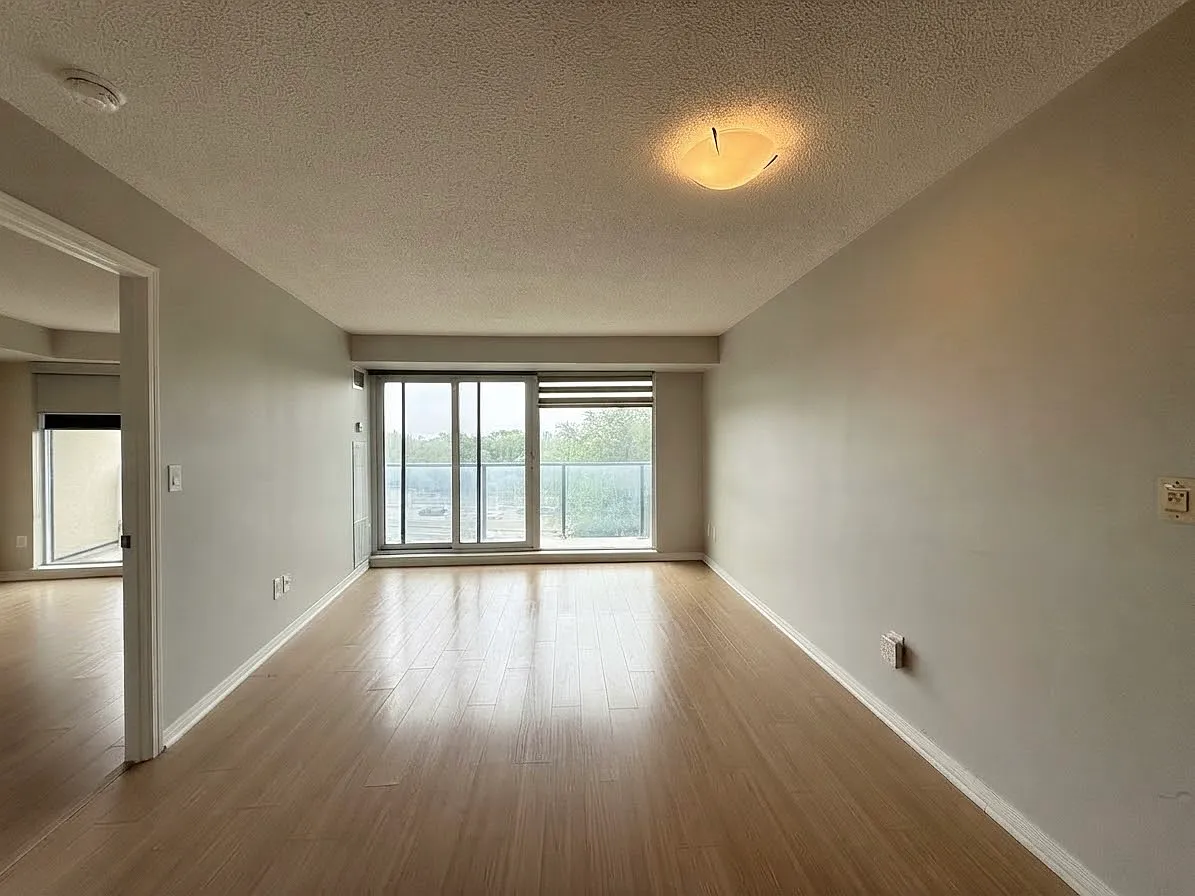 18 Valley Woods Rd — Photo 2