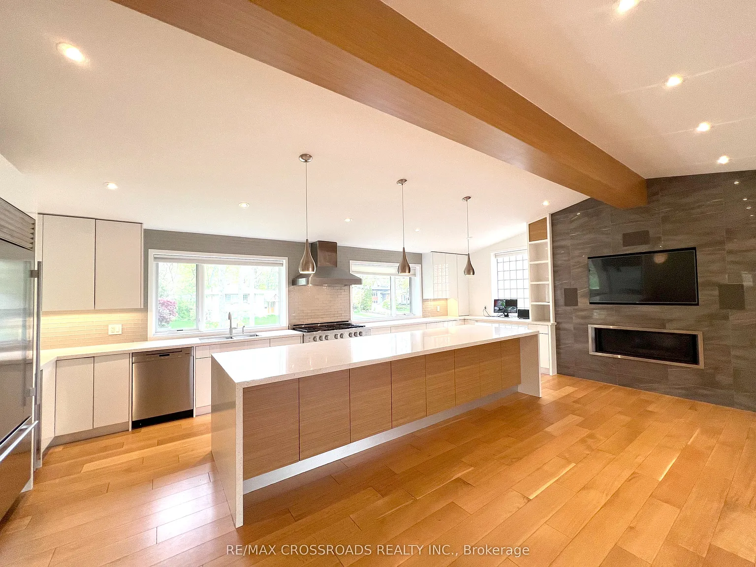 3 bed, $5,900 — Photo 4