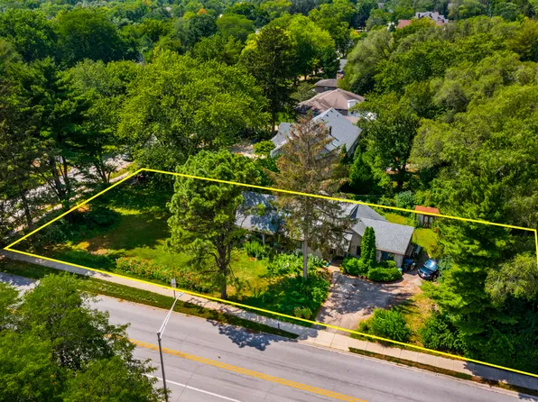 1075 E Hillside Rd, Naperville, IL 60540