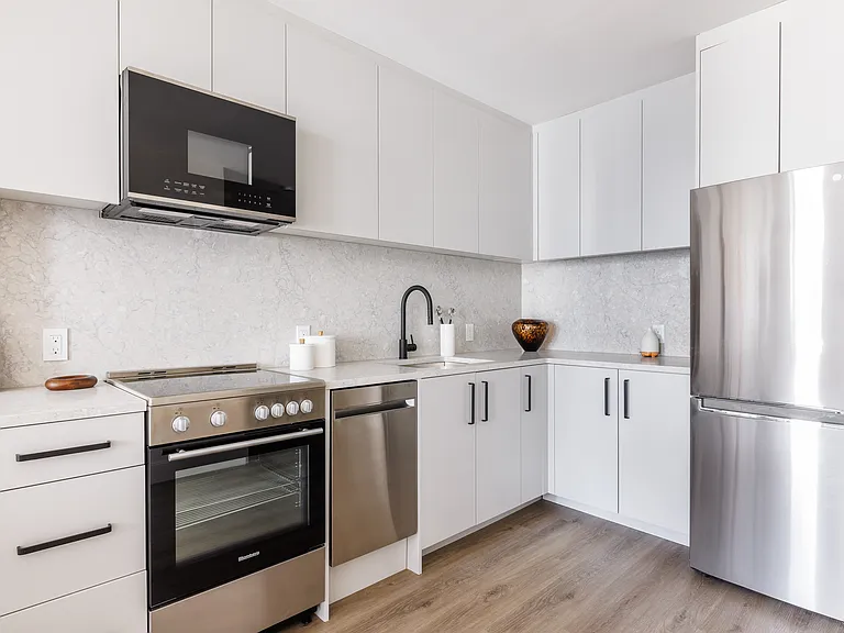 75 Dupont St #437 — Photo 4