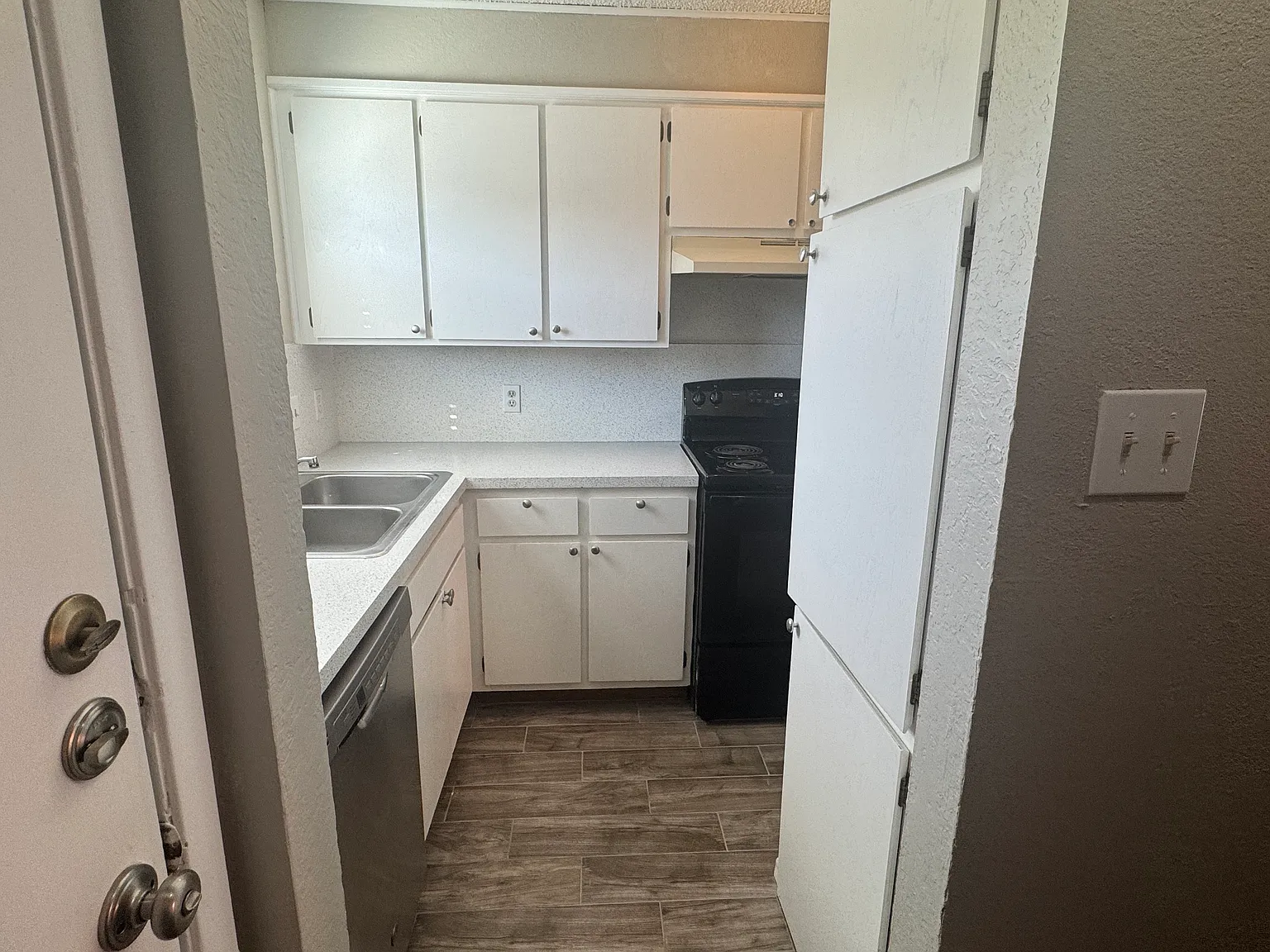 2 bed, 1.5 bath, 1065 sqft, $1,350 — Photo 4