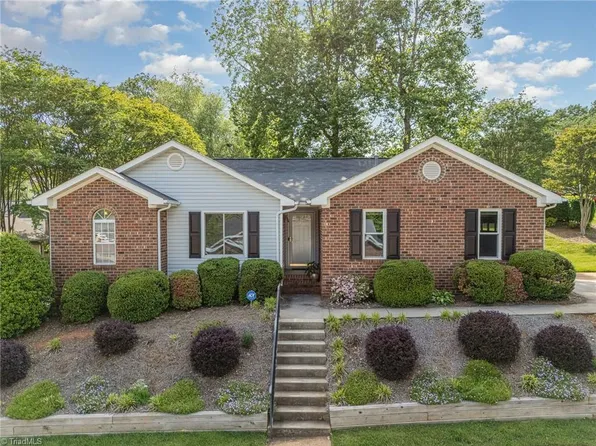 2 Brandywine Cir, Greensboro, NC 27409